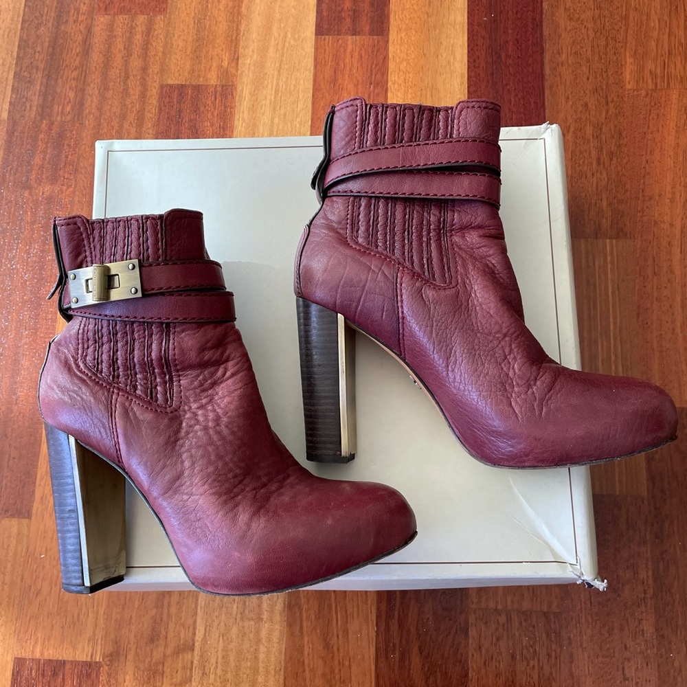 BCBG MAXAZRIA booties, size 7.5, color windsor wine, hidden platform